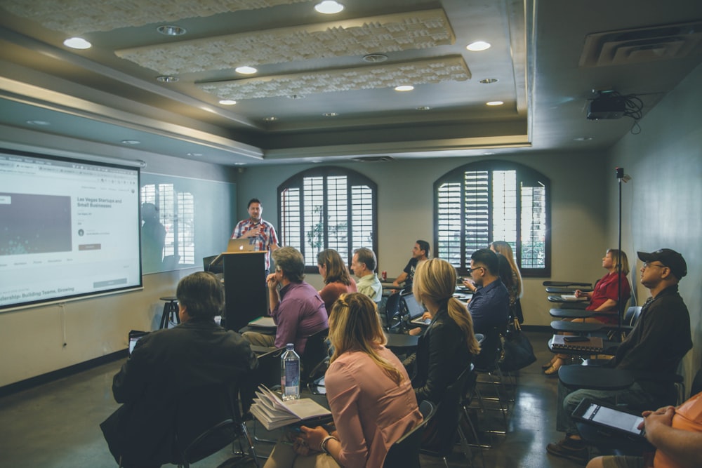 Professor conduzindo aula prática na Nexus Cursos